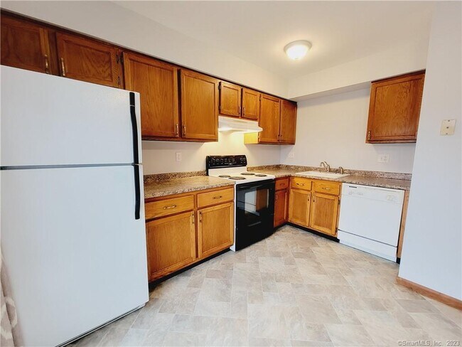 Building Photo - 31 Aspetuck Vlg