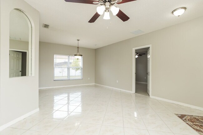 Building Photo - 1145 Roan Ct