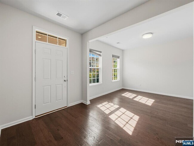 Foto del edificio - 18 Litchfield Ln