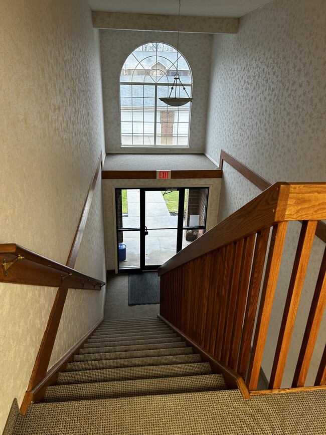 Building Photo - 10365 Glenway Dr