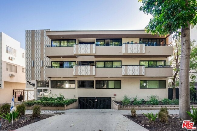 Building Photo - 7548 Hampton Ave