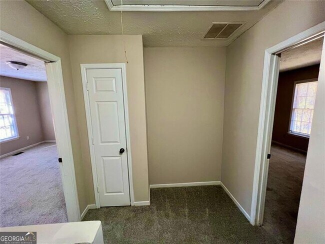 Foto del edificio - 719 Redland Dr