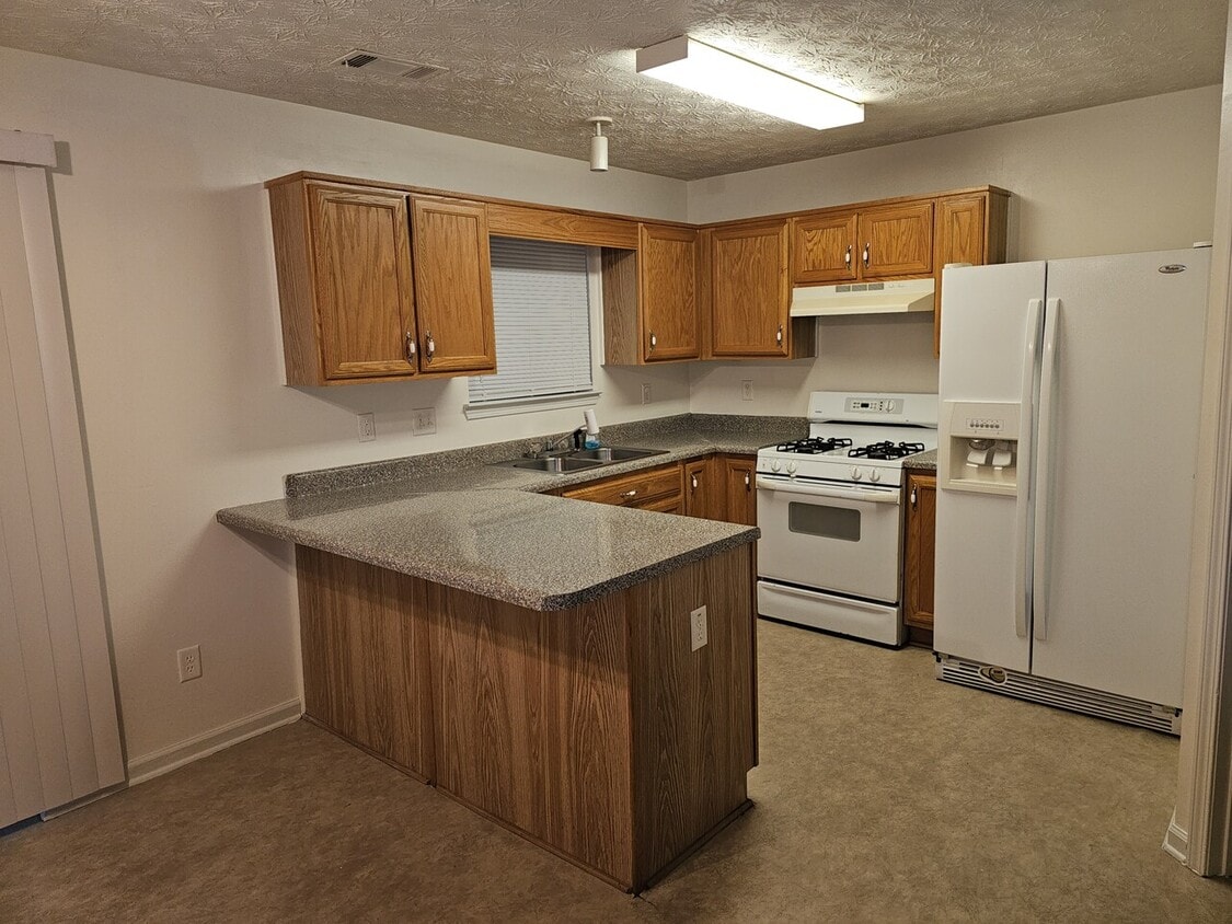 Building Photo - 3044 Fields Dr