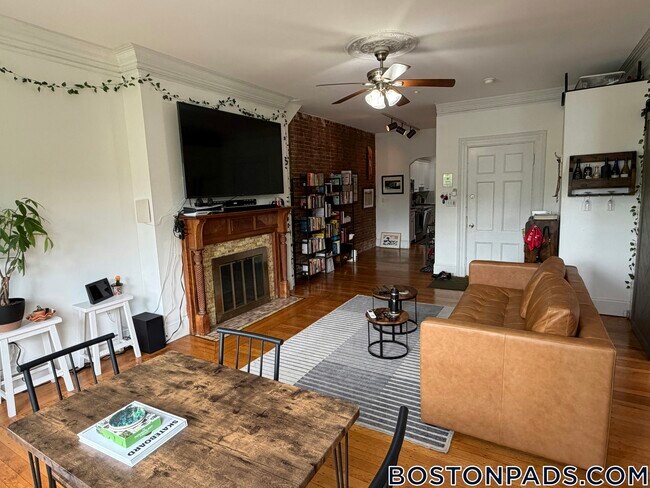 Foto del edificio - 918 Beacon St