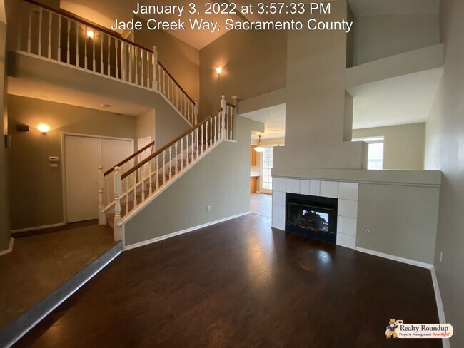 Foto del edificio - Cute Two Story Home with Fireplace