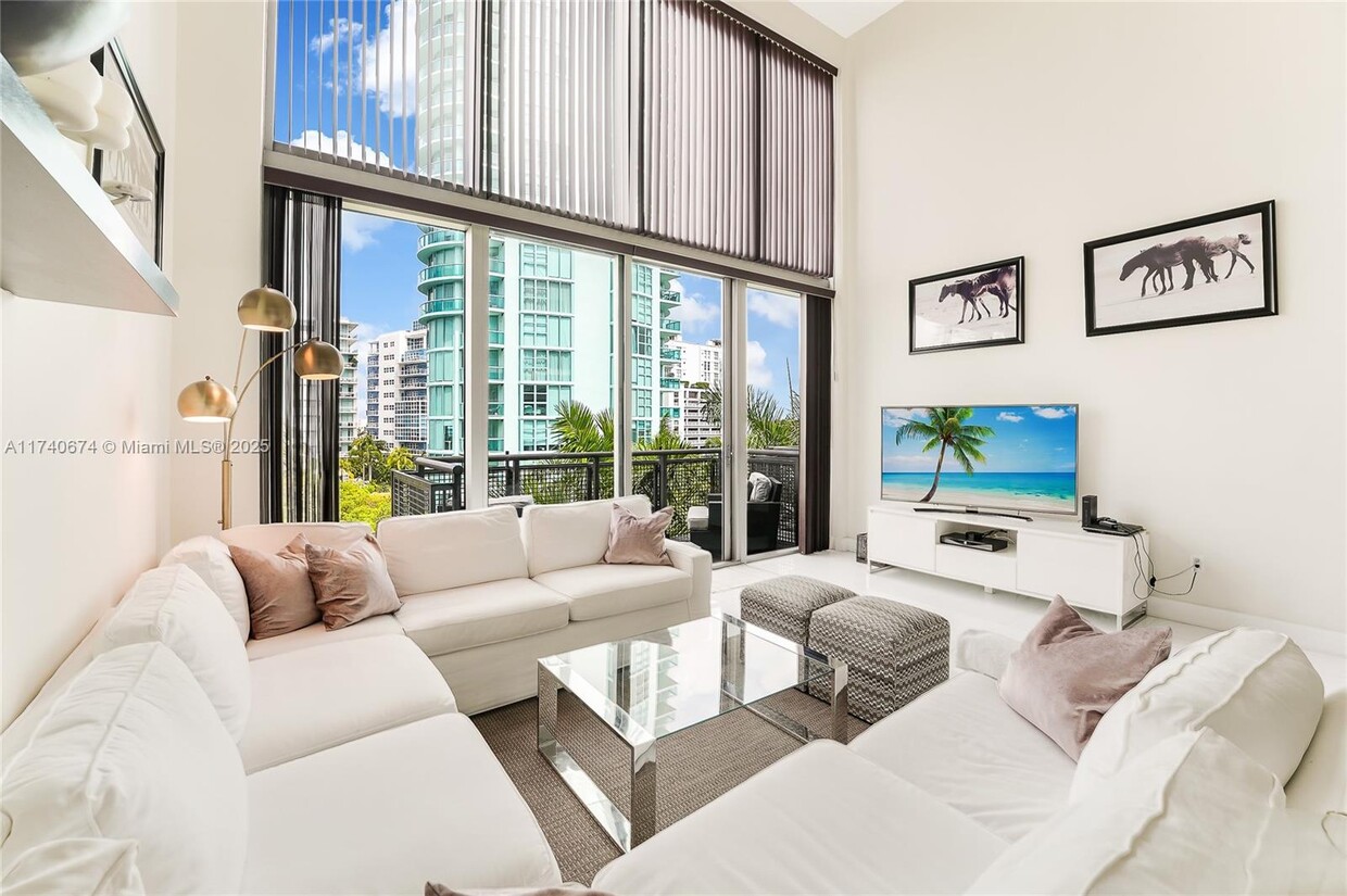 Foto principal - 6000 Collins Ave