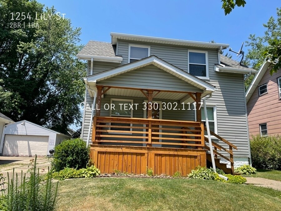 Primary Photo - 1254 Lily St