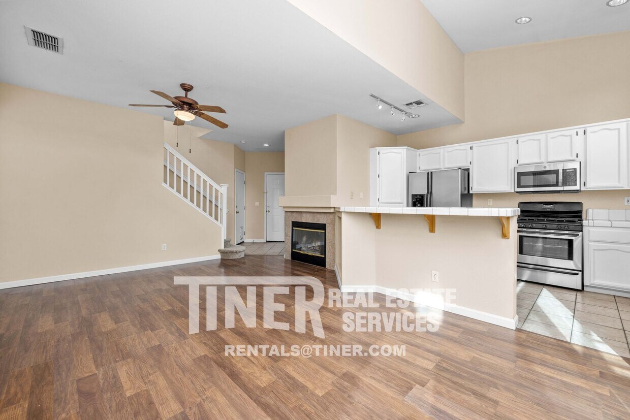 Primary Photo - Oak Villa Beautifully Maintained Folsom Ho...