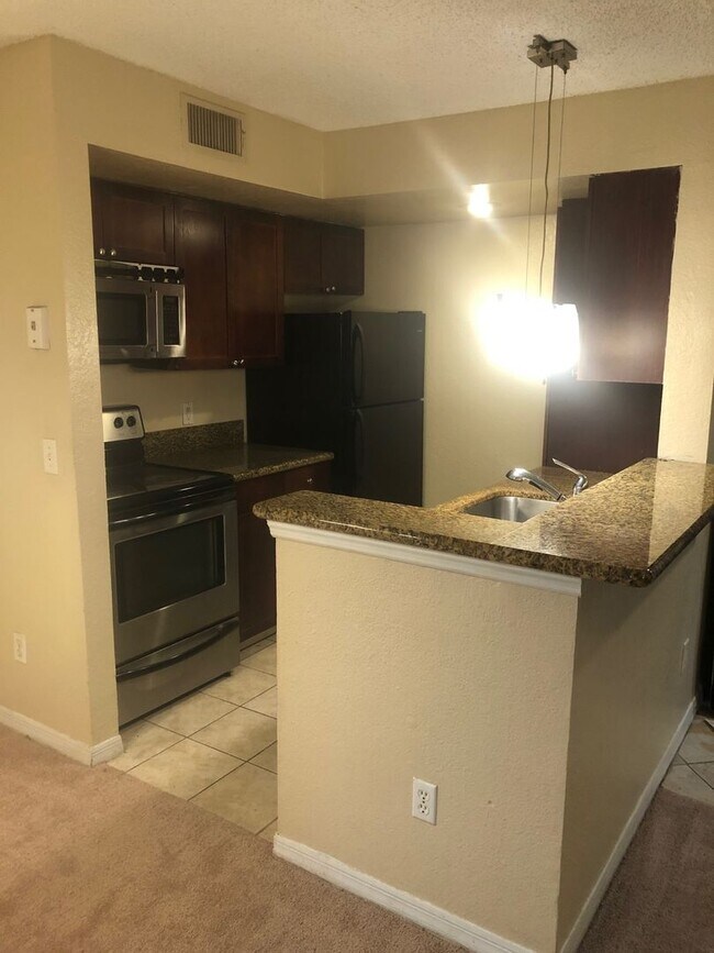 Foto del edificio - Large one bedroom condominium