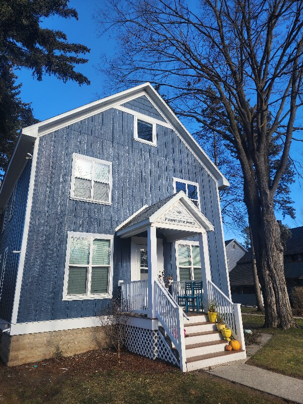 620 W Ninth St Unit D, Traverse City, MI 49684 Room for Rent in