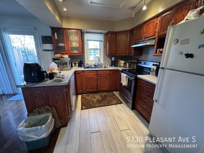 Foto del edificio - 9730 Pleasant Ave S