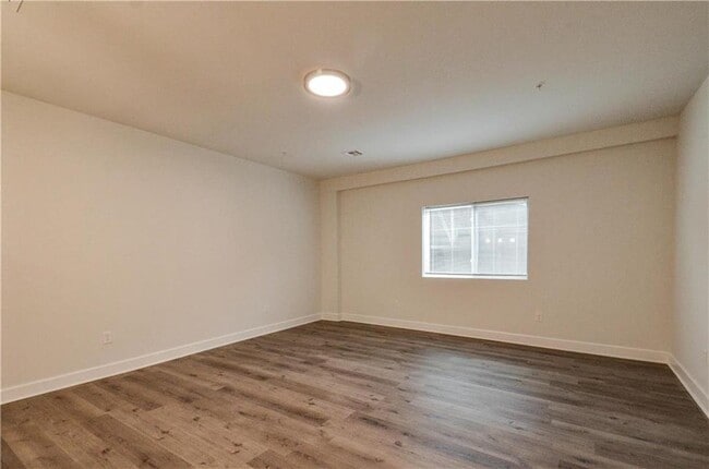Building Photo - 10 W Goepp St