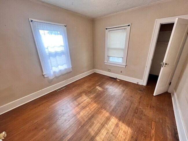 Foto del edificio - Beautiful 3 bedroom/2 bathroom Home W/ A Garage