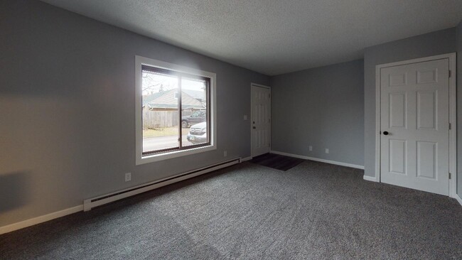 Living Room - 517 W Hardin St