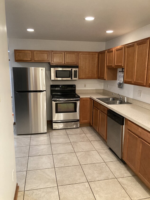 Kitchen - 2721 Blossom Ave