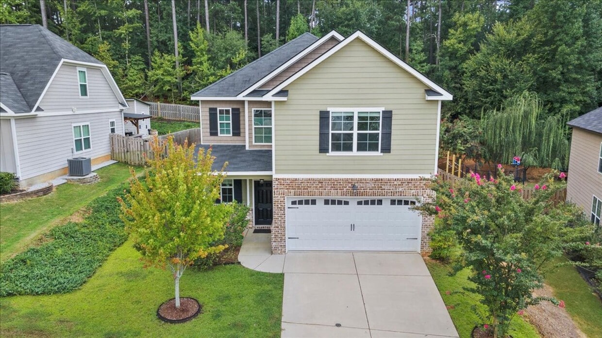 Foto principal - Updated 4BR, 2.5BA in Grovetown with fenced yard and garage