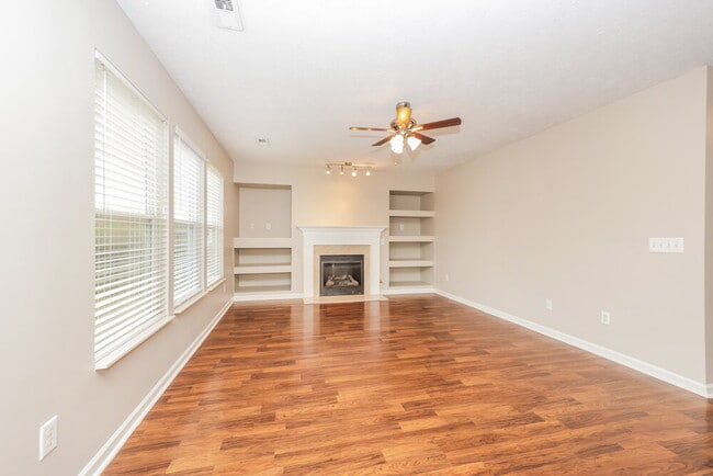 Building Photo - 909 Grand Oak Dr