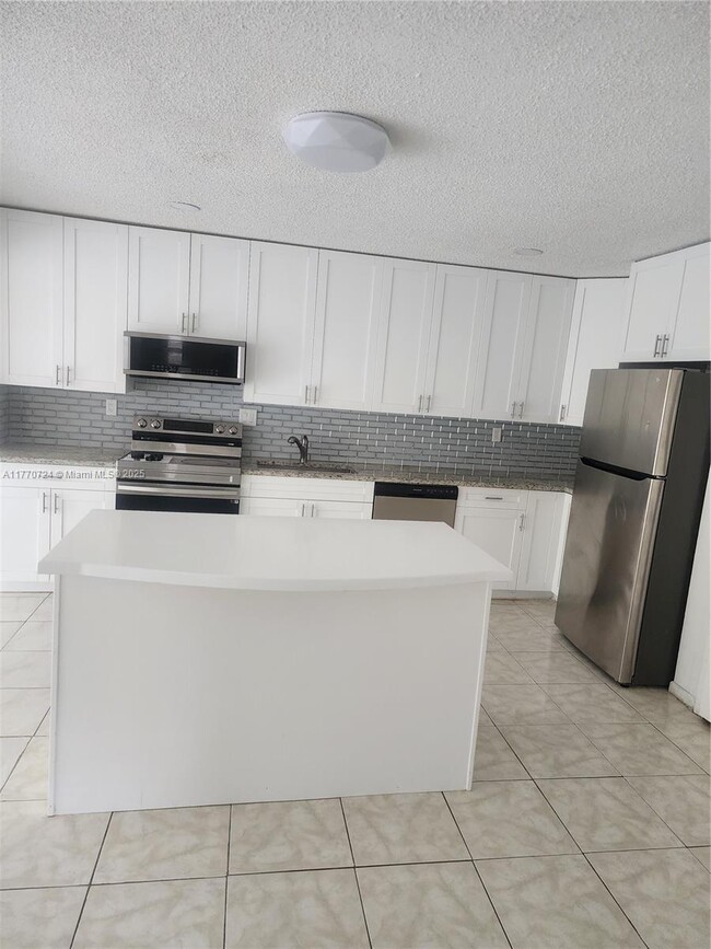 Building Photo - 11081 NW 39th St