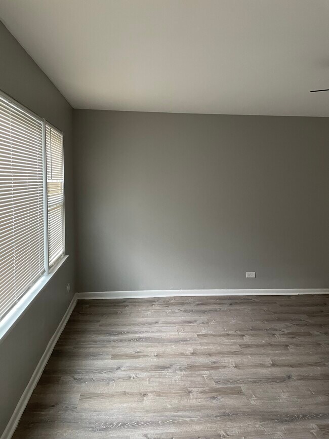 Sala de estar - 6435 S Evans Ave