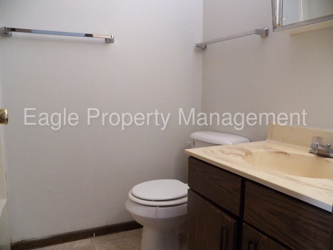 Foto del edificio - Hiawatha Large 2 Bedroom Heat/Water Paid!!