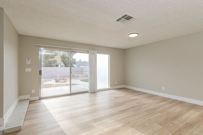 Foto del edificio - 832 Cherry Dr
