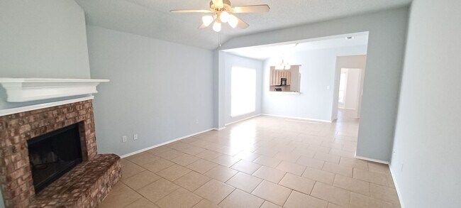 Building Photo - Move In Ready! 3 Bedrooms, 2 Bathrooms, 2 ...