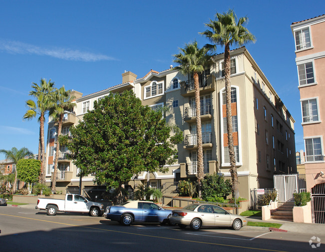 Building Photo - 328 Cloverdale Ave