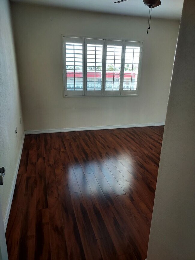 Building Photo - Move In Special 1st Month Rent Free- 1 Bed...