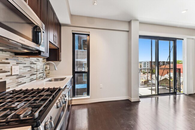 Building Photo - Urban Living in Downtown Silver Spring 1BD...