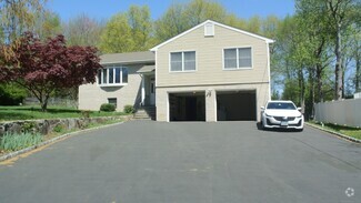 Building Photo - 302 Westwood Rd