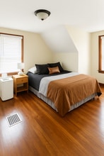 Building Photo - 532 W Ravenwood Ave