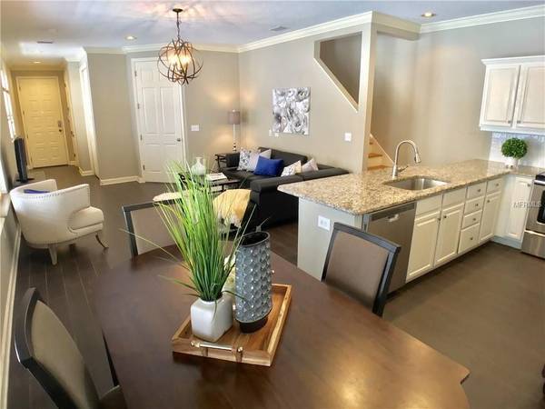 Foto del edificio - South Moody Townhome