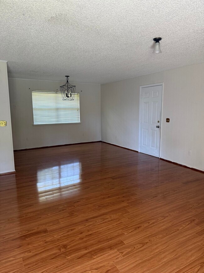 Foto del edificio - 1702 S Center St