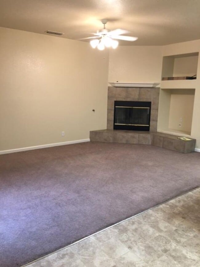 Building Photo - 3 bedroom 2 bath