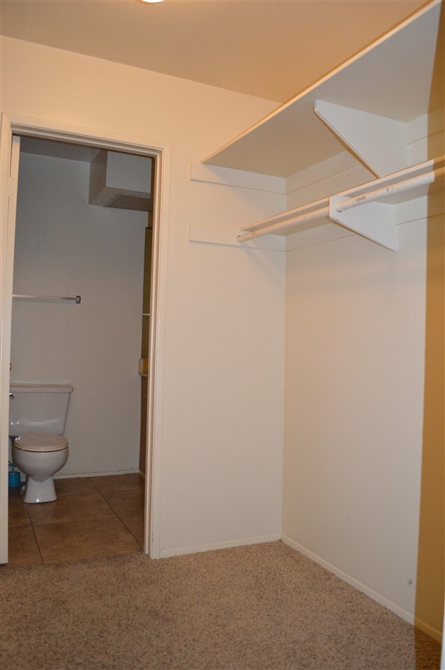 Building Photo - 552 Canyon Dr