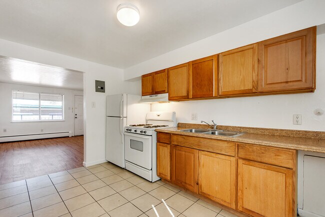 Building Photo - *****Housing Vouchers Accepted*****