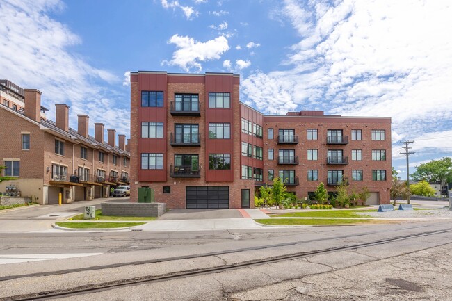 Building Photo - 441 S Ashley St