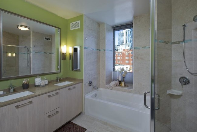 Building Photo - 361 W Hubbard St