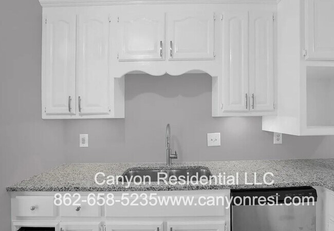 Foto del edificio - 217 Overton Rd