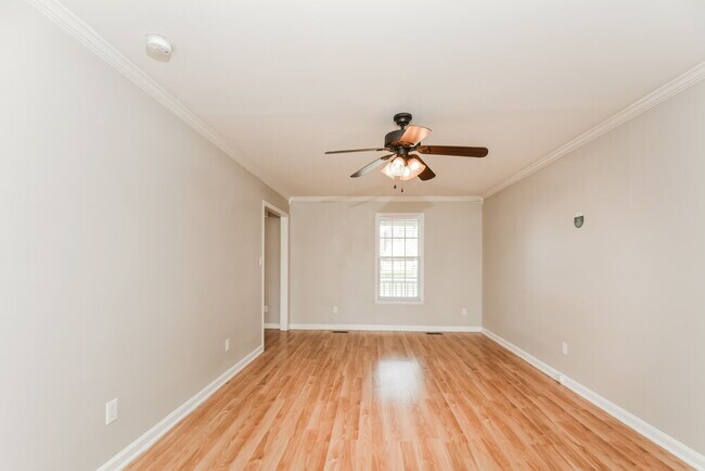 Building Photo - 313 Alder Ln