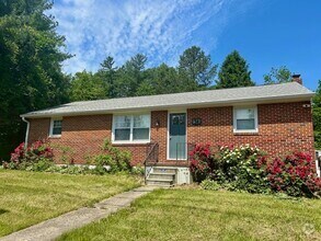 Building Photo - 54 Linwood Ave
