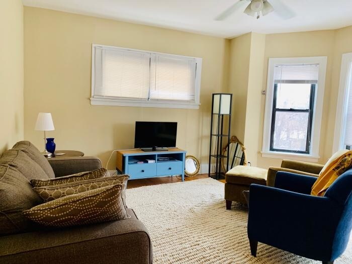 Primary Photo - 2 bedroom in EVANSTON IL 60201