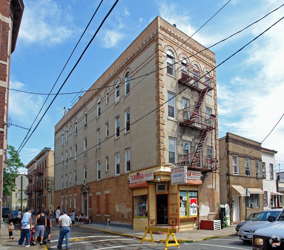Exterior - 810 West St