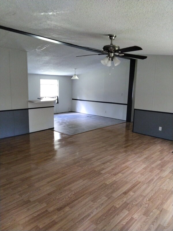 Foto del edificio - 15509 Parret Ln