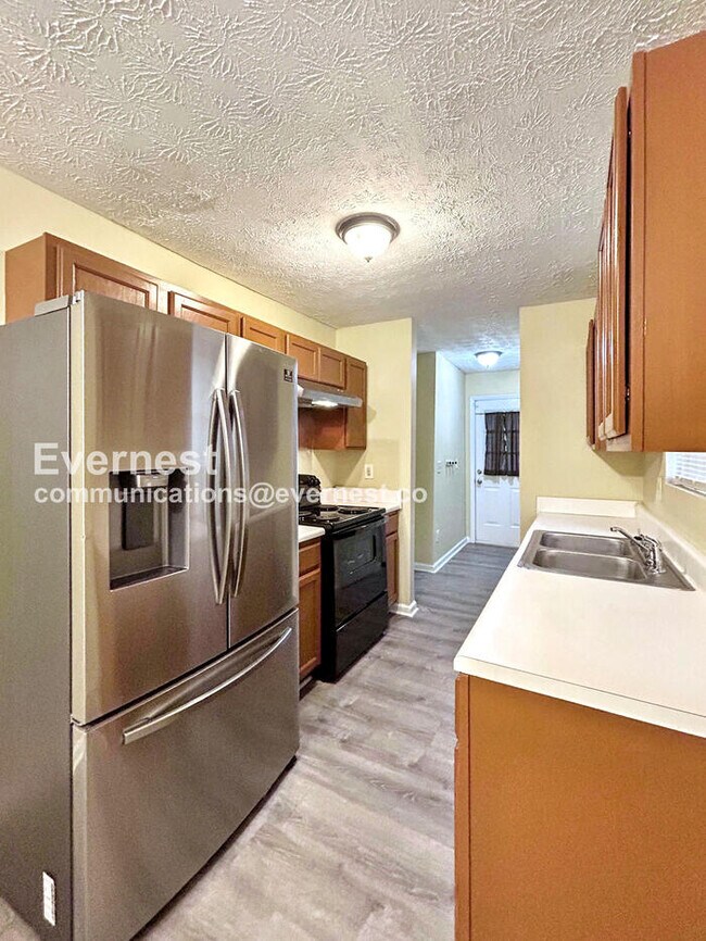 Foto del edificio - 9151 Clubhouse Dr