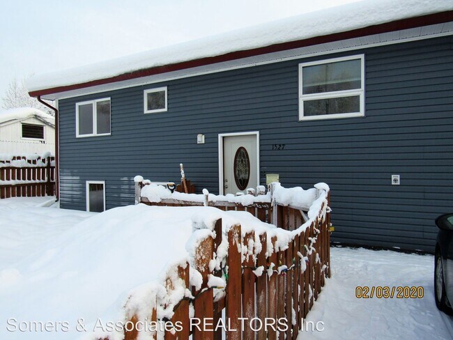 Building Photo - 1527 Noble St