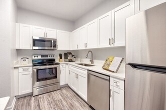 Building Photo - Gainesville Place