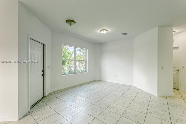 Foto del edificio - 14885 NE 7th Ave