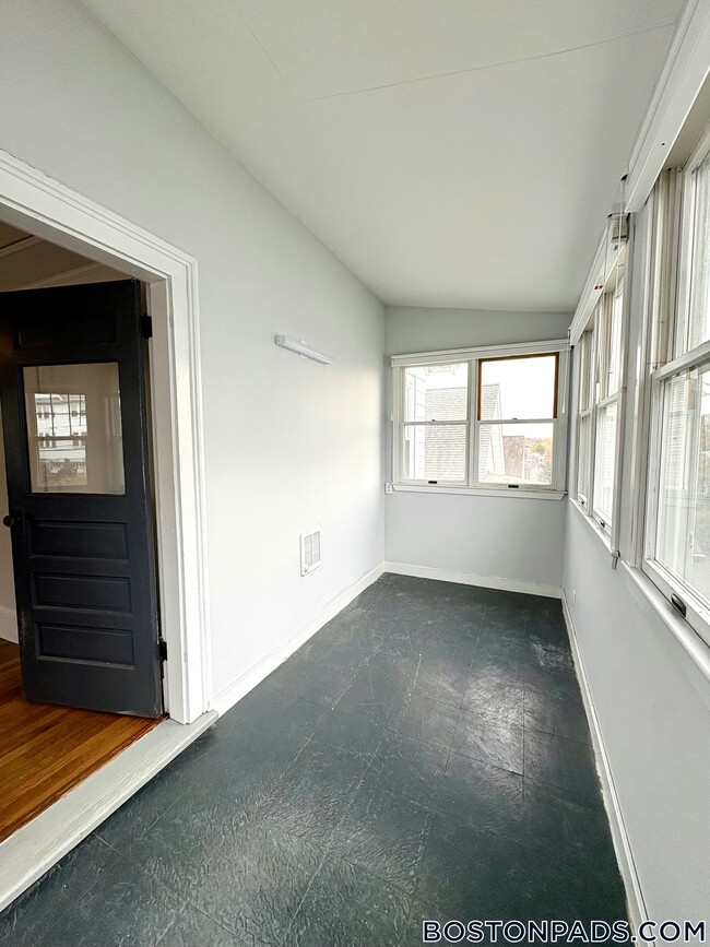 Building Photo - 15 Edgecliff Rd