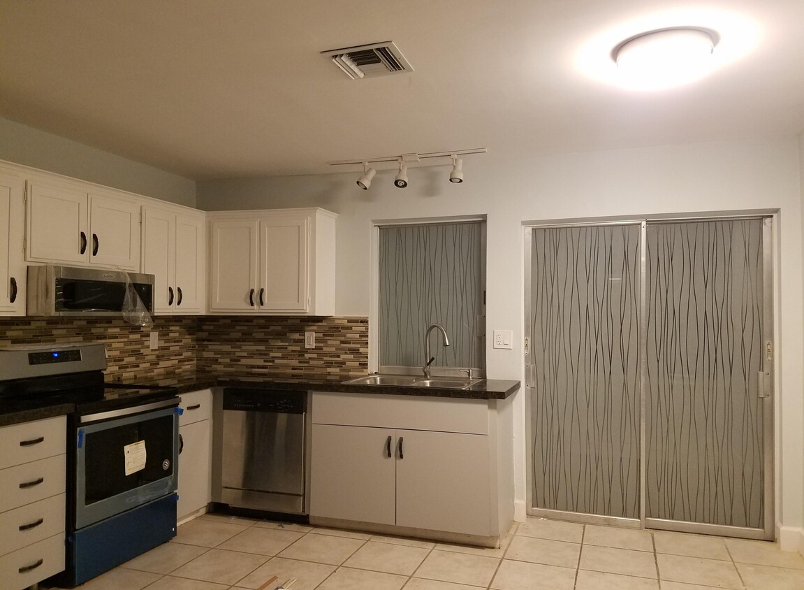 Kitchen - 1107 N 26th Ave